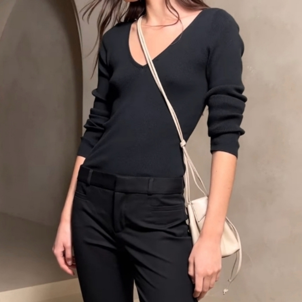 Banana Republic Modern Sloan Pant, Color Navy Black Size 4P - Picture 3 of 16